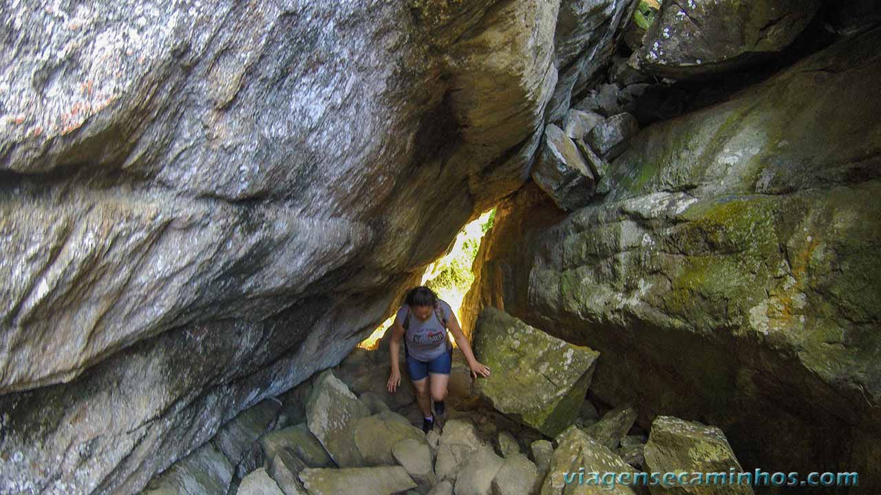 Túnel na Trilha do Piquinho