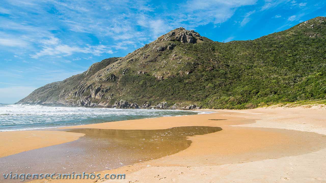 Praia da Lagoinha do Leste e Morro da Coroa