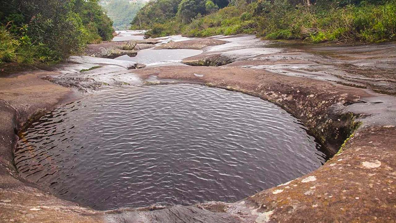 Piscinas naturais da Pedra Azul