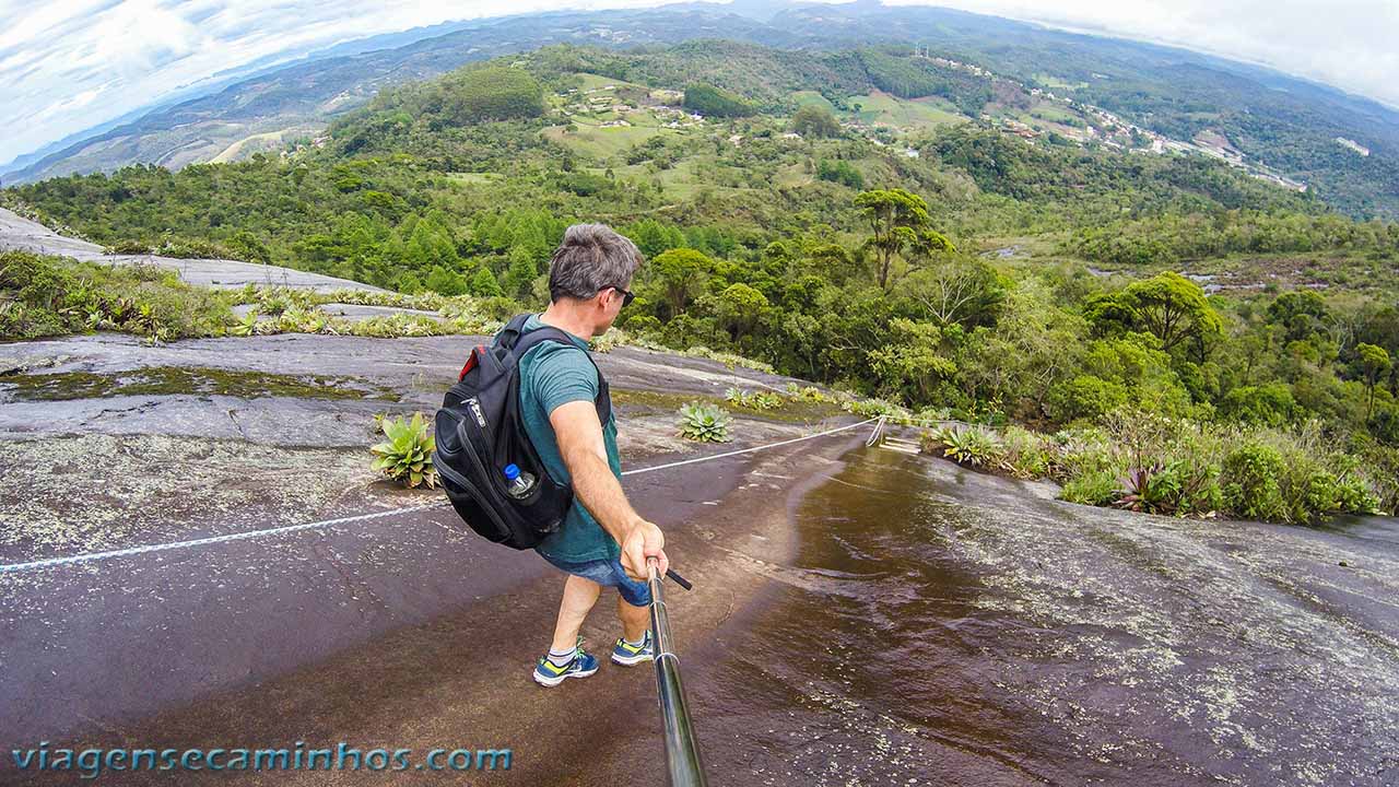 Trilha das piscinas naturais da Pedra Azul