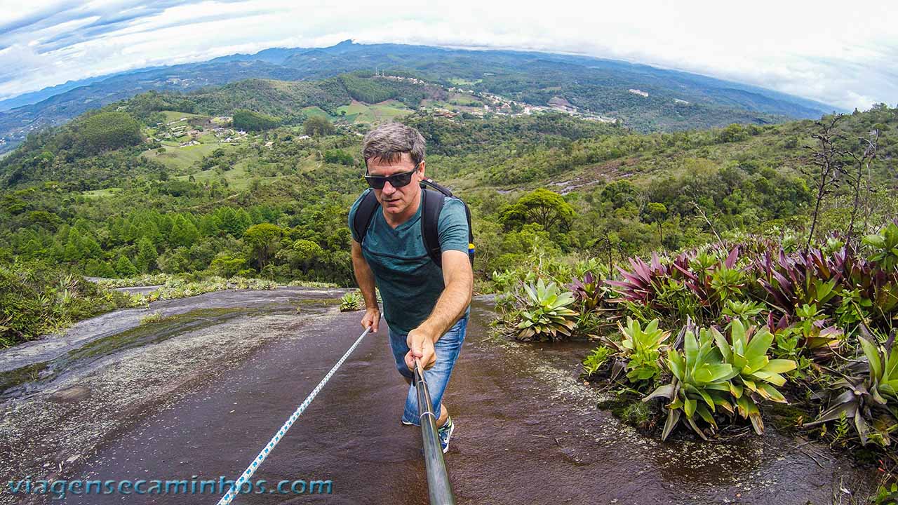 Trilha das piscinas naturais da Pedra Azul