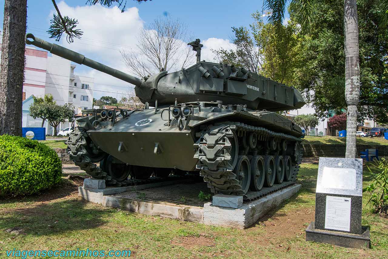 Tanque de guerra na Praça de São Marcos RS
