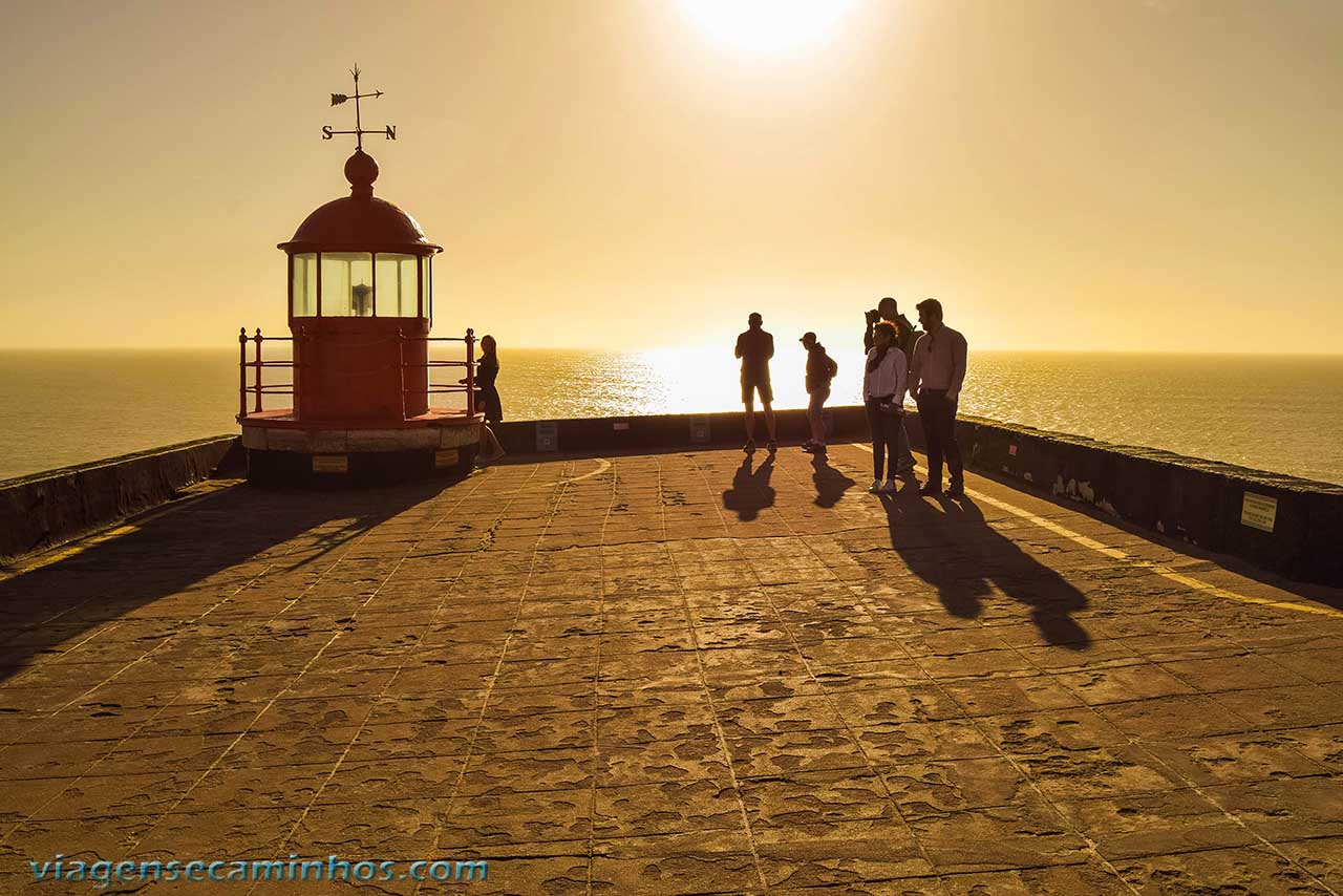 Pôr do Sol no farol de Nazaré