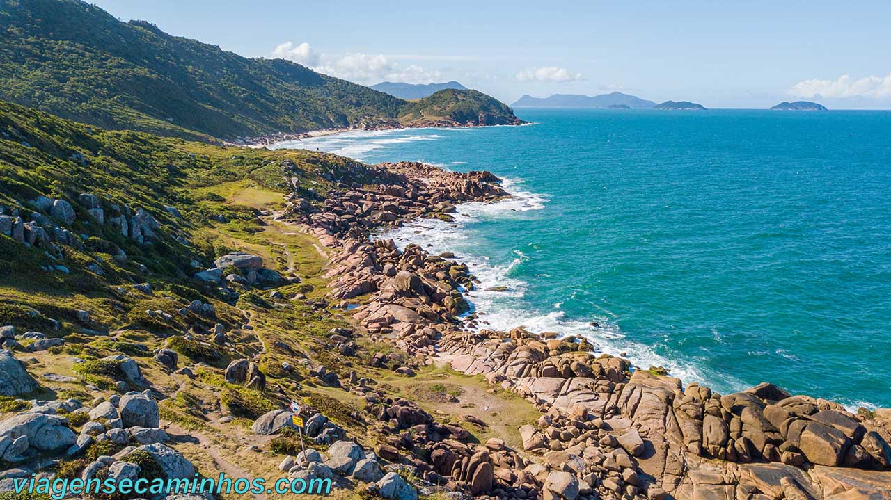 Visual da trilha da costa de Guarda do Embaú