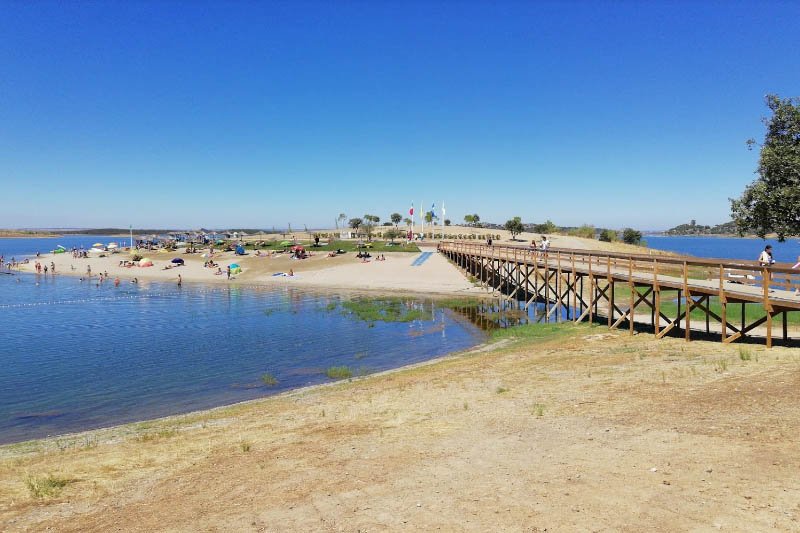 Praia fluvial de Mourão