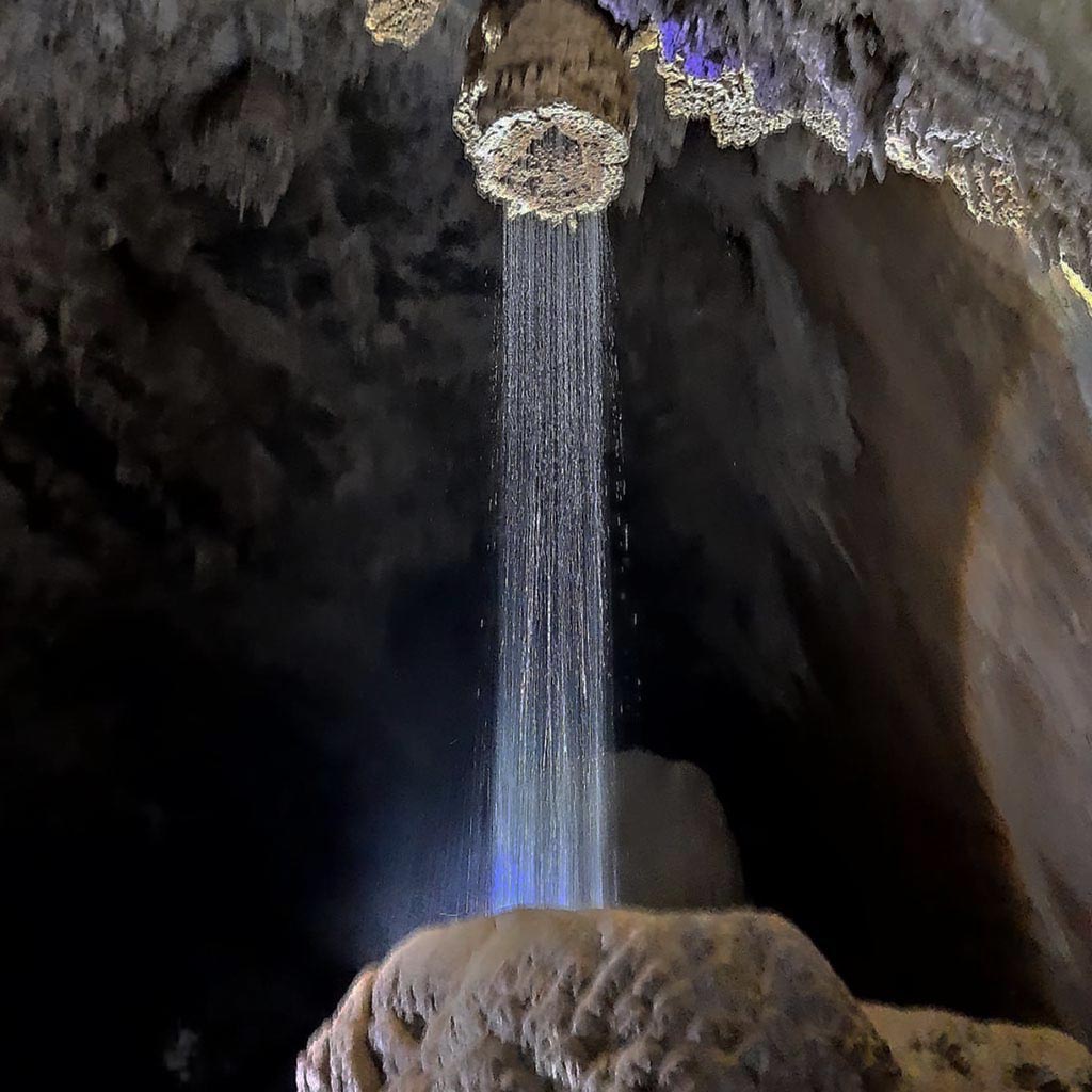 Chuveiro na Caverna Temimina