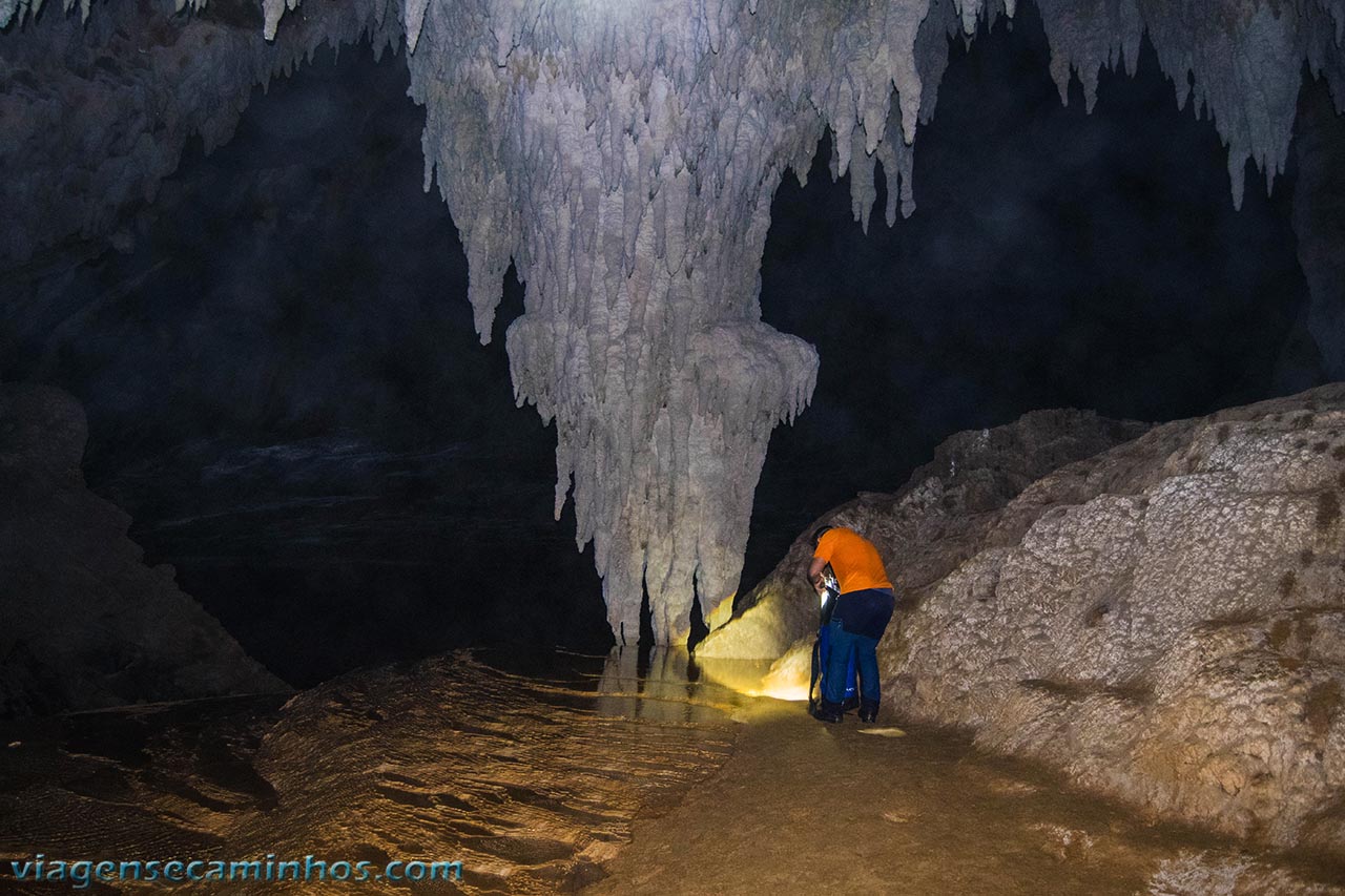 Formações na Caverna Temimina