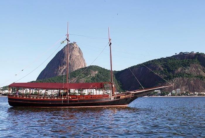 Passeio de barco na Baía de Guanabara