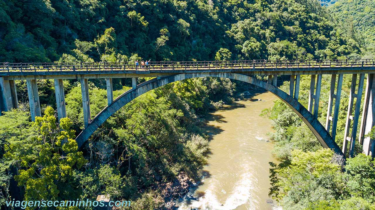 Arco da Ponte Ferroviária do rio Saltinho
