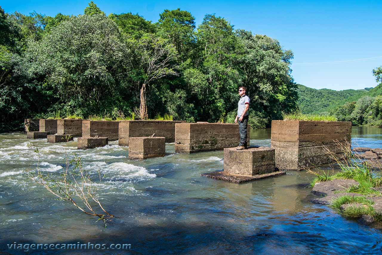 Ruínas da ponte do Rio Ituim - Ipê RS