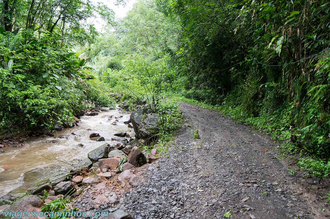 Trilha da Cachoeira do Cantão