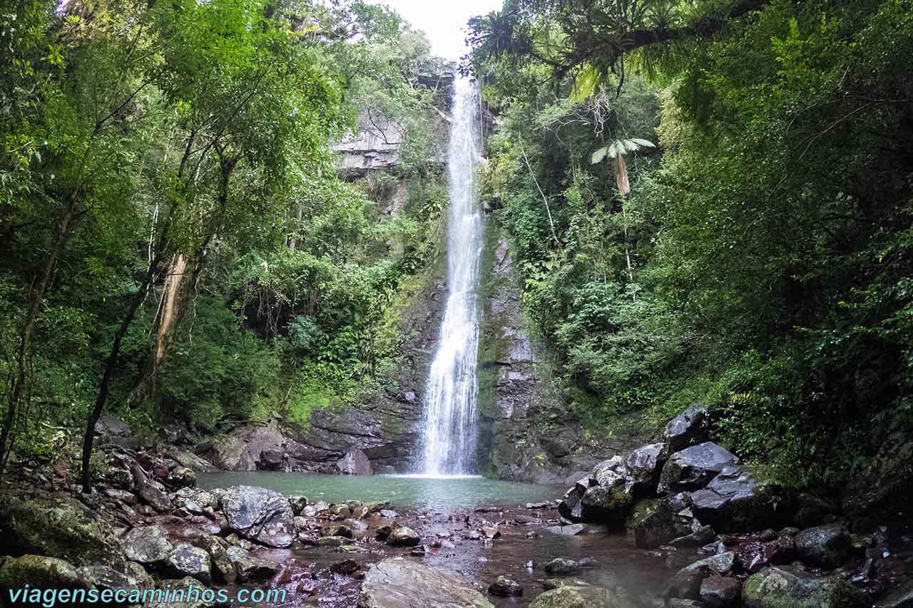 Cachoeira na Chapada dos Vagalumes - Itati