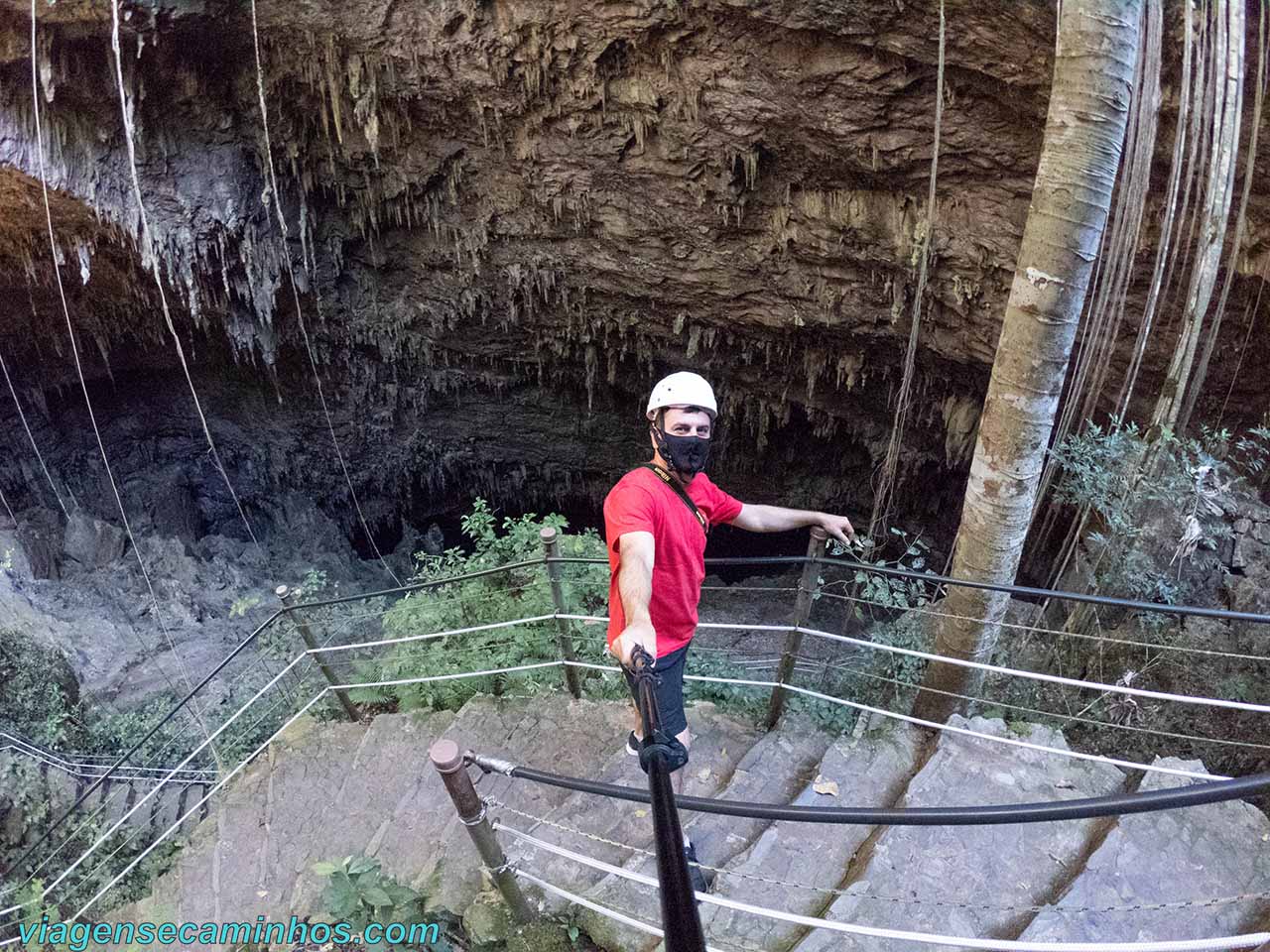 Acesso à Gruta do Lago Azul - Bonito