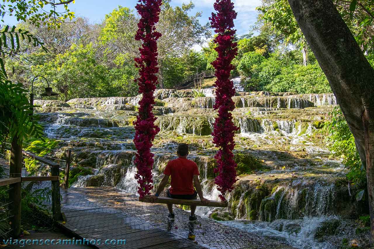 Cachoeira de tufas calcárias - Nascente Azul