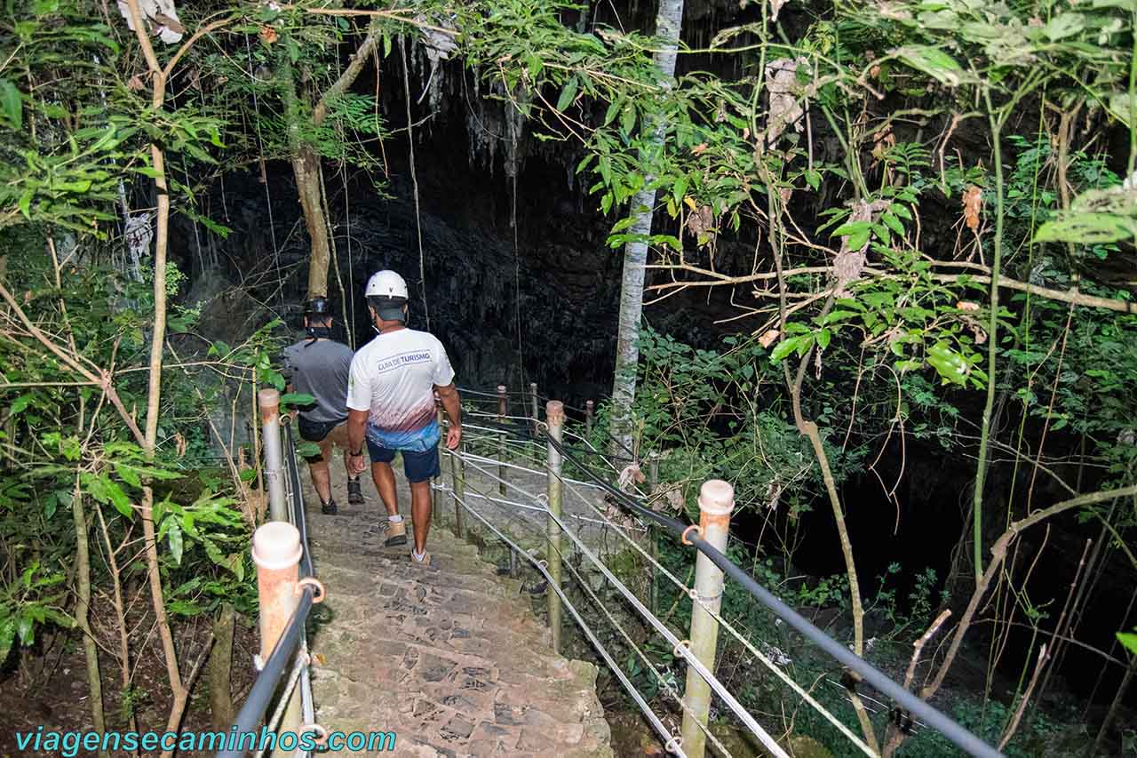 Passeio à Gruta do Lago Azul