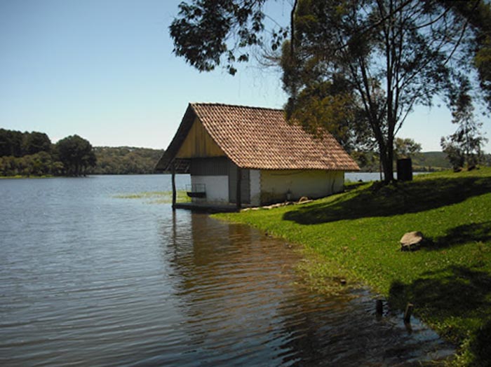 Camping no lago da Barragem Volta Grande
