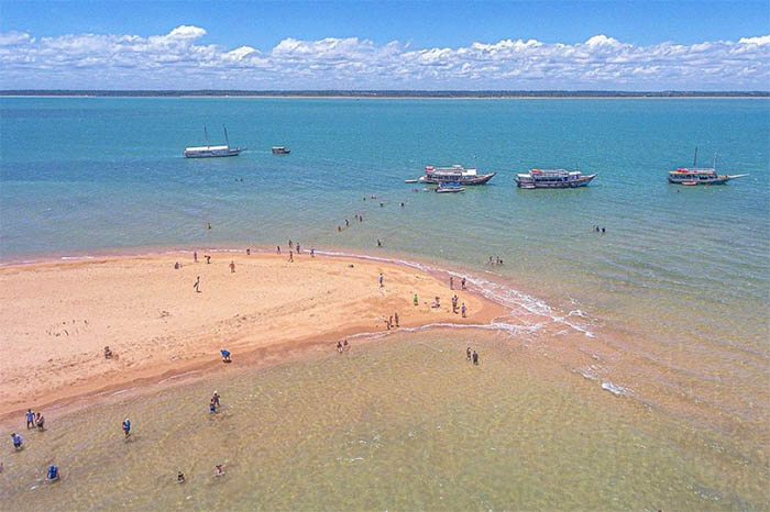 Passeio de barco em Coroa Alta