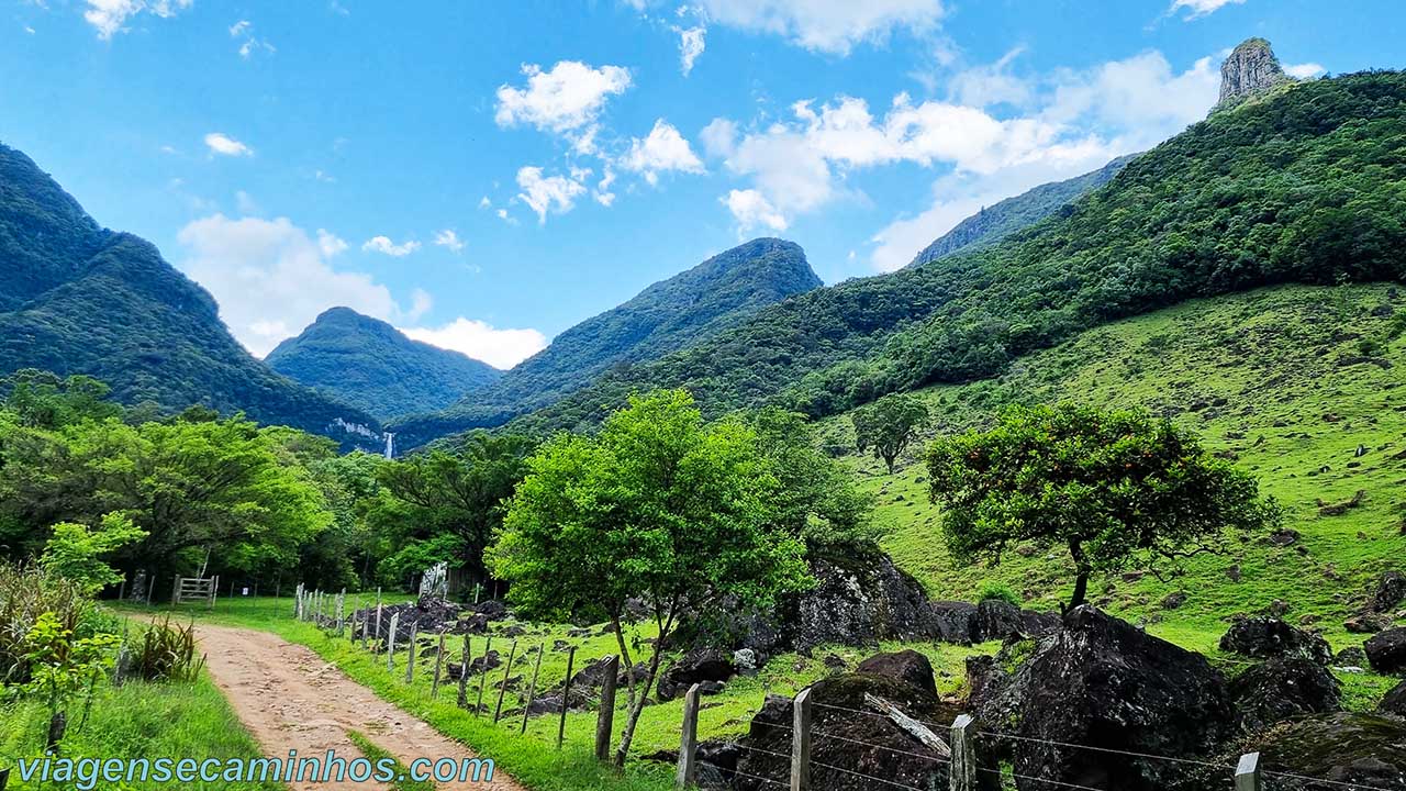 Estrada da Cascata da Pedra Branca - Três Forquilhas