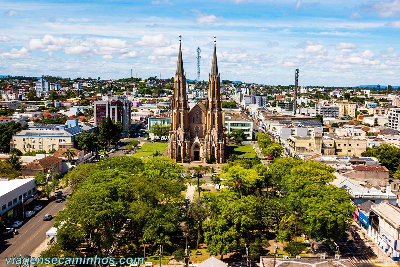 Venâncio Aires - Vista aérea da Praça Central e catedral