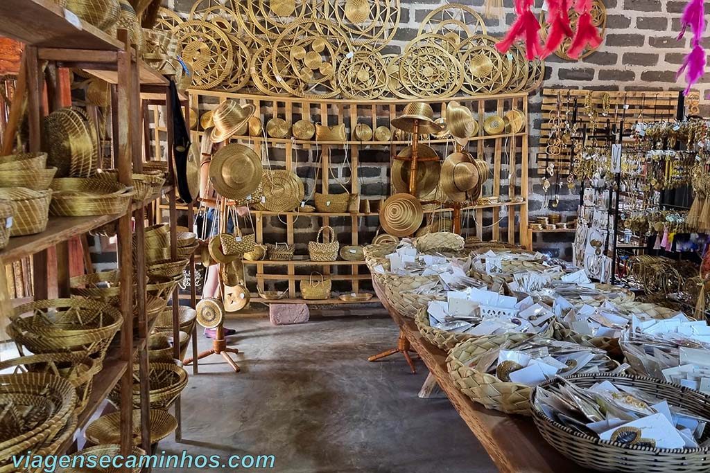 Artesanato em capim dourado no Jalapão