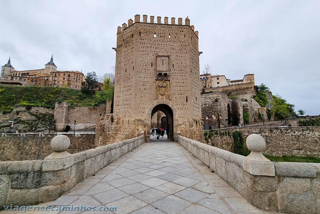 Pontos turísticos de Toledo - Espanha - Porta da Ponte de Alcântara