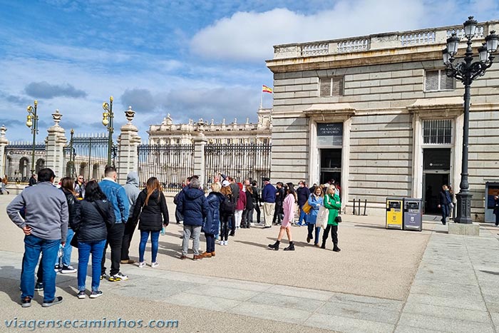 Fila no Palácio Real