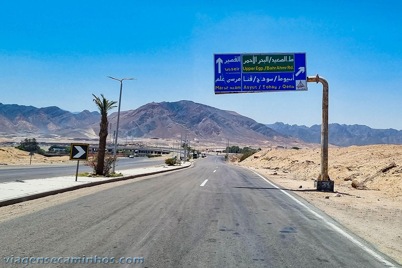 Estrada entre Hurghada e Luxor