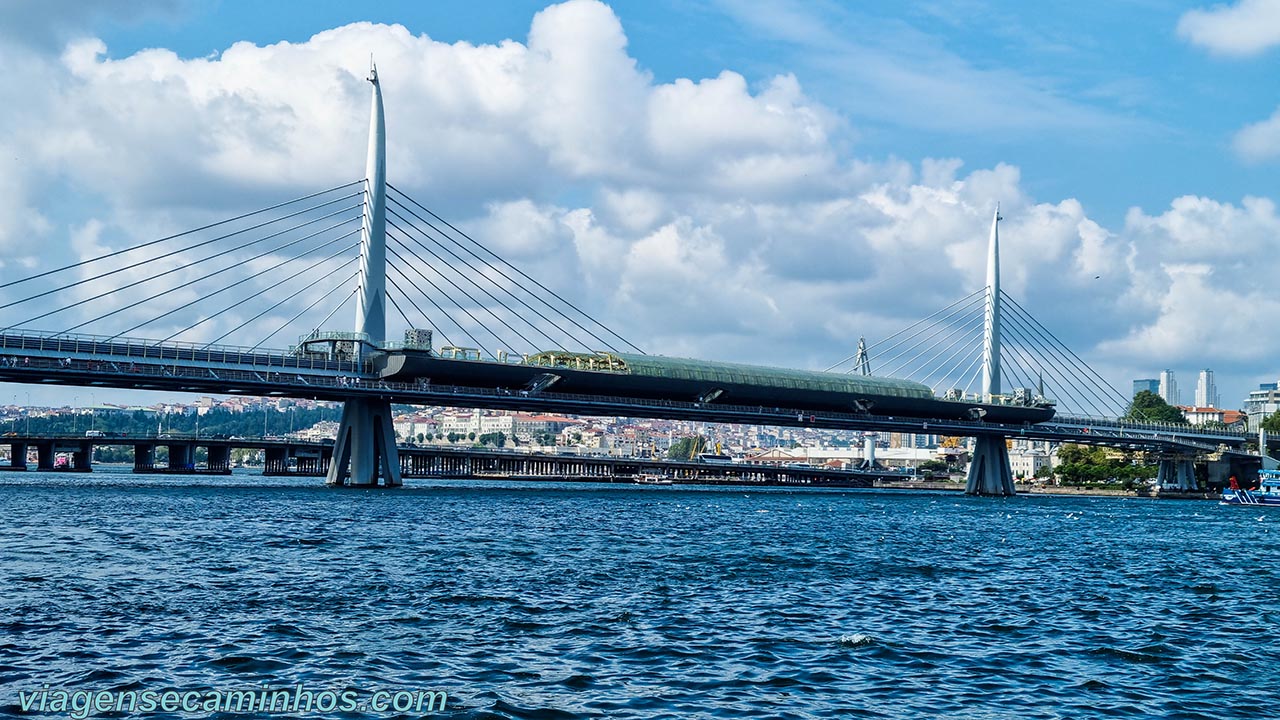 Istambul - Ponte Corno de Ouro do metrô