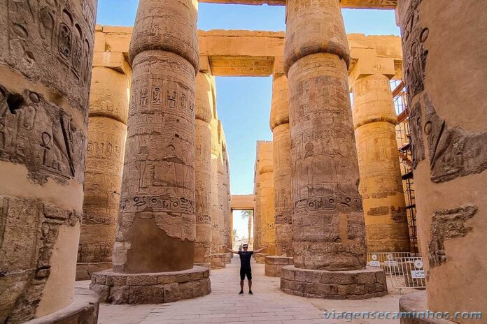 Luxor - Colunas no Templo de Karnak