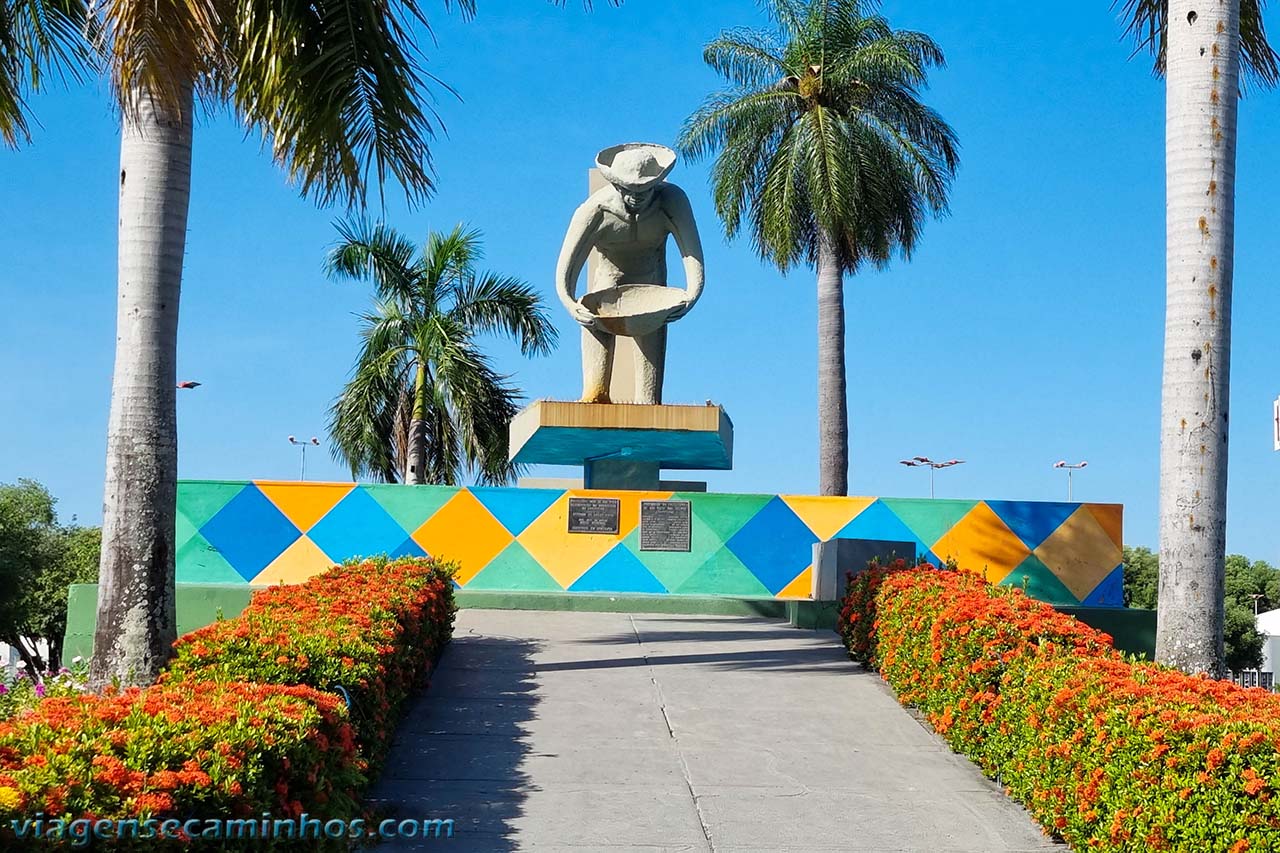 Boa Vista - Monumento ao Garimpeiro