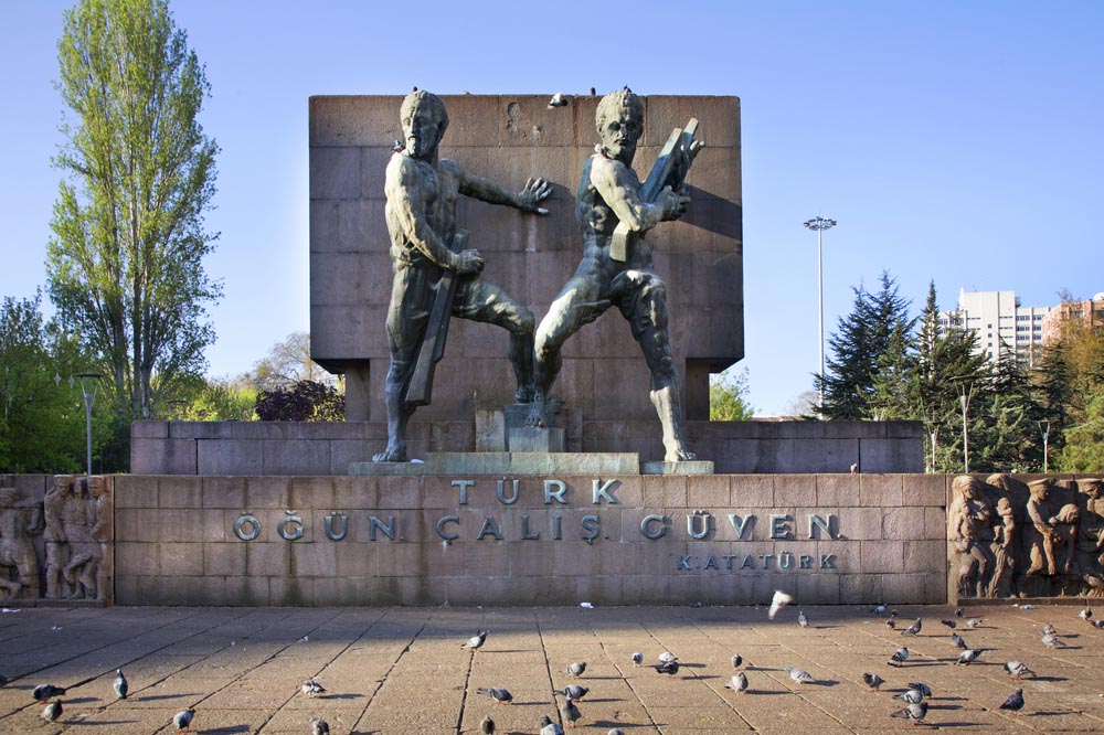 Memorial in Guvenpark. Ankara. Turquia