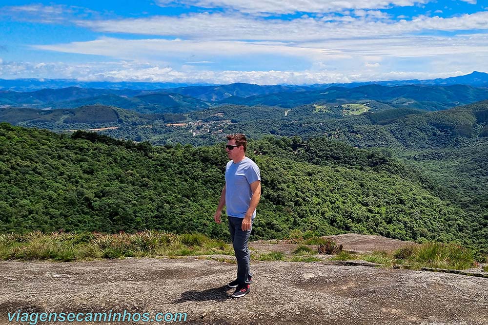 Visual no topo da Pedra Redonda e a vila ao fundo