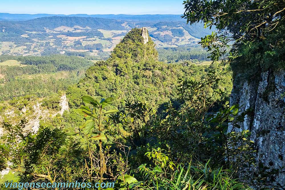 Penhasco no Portal da Pedra da Pechincha