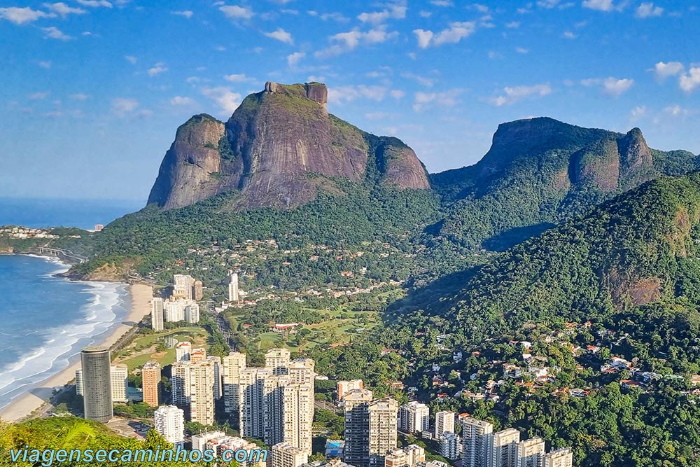 Pedra da Gávea vista da trilha do Morro Dois Irmãos