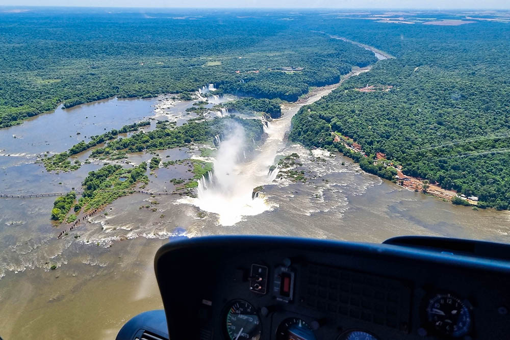 Passeio de helicóptero nas Cataratas do Iguaçu