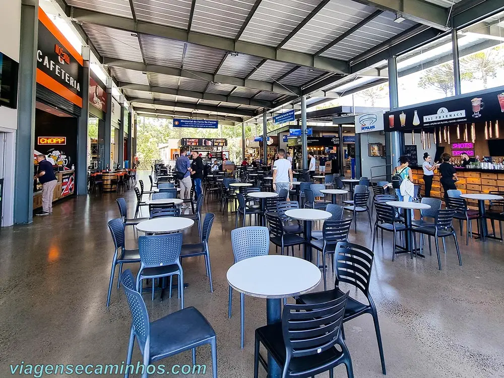 Praça de alimentação do Skyglass Canela