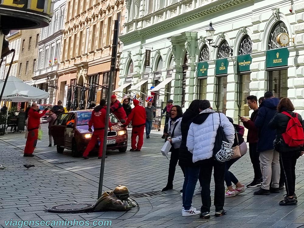 Bratislava - Estátua Cumil