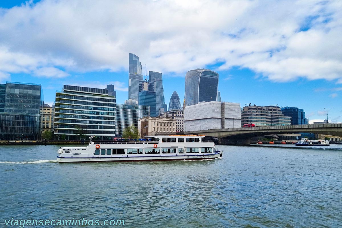 Passeio de barco no Rio Tâmisa - Londres