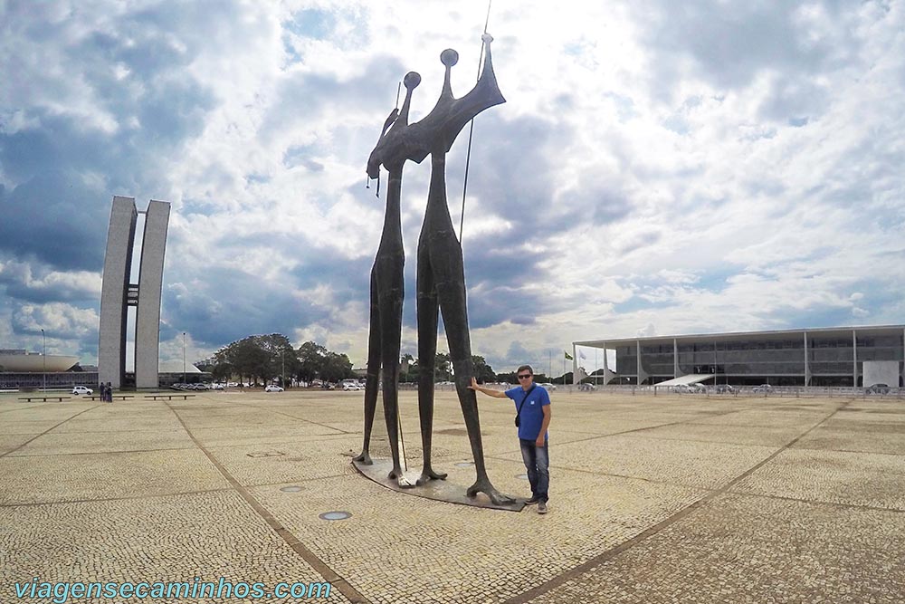 Praça dos Três Poderes - Monumento aos Candangos - Brasília