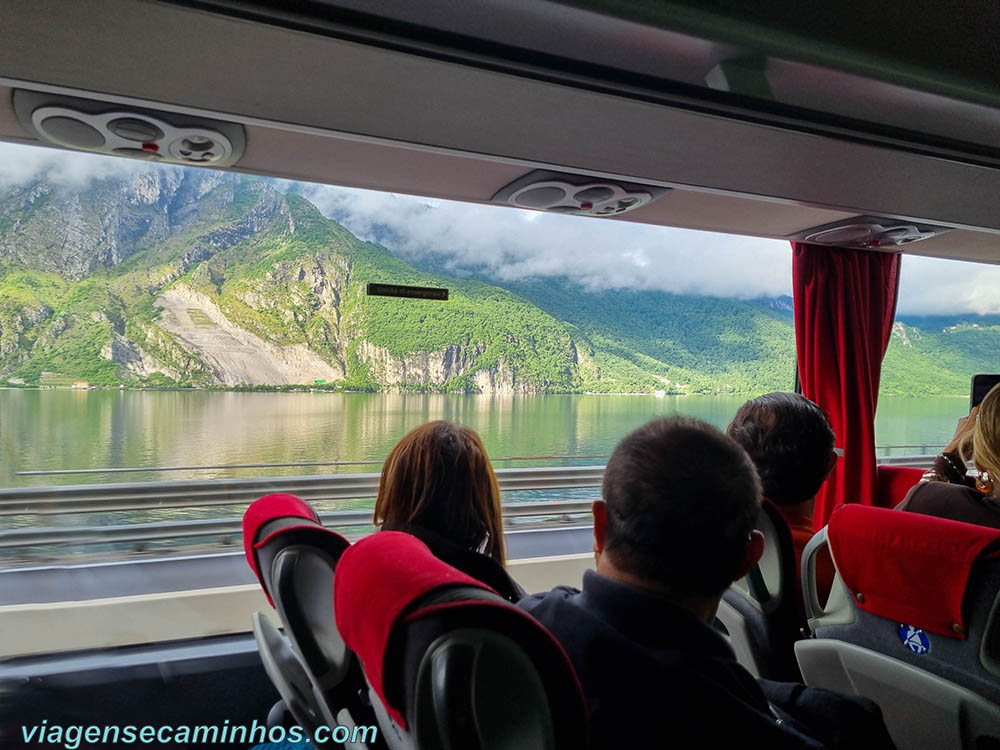 Tour Bernina Express saindo de Milão