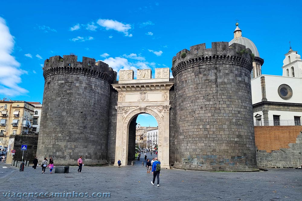 O que fazer em Nápoles - Porta Capuana