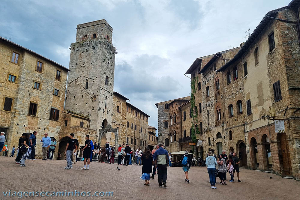 San Gimignano - Piazza della Cisterna