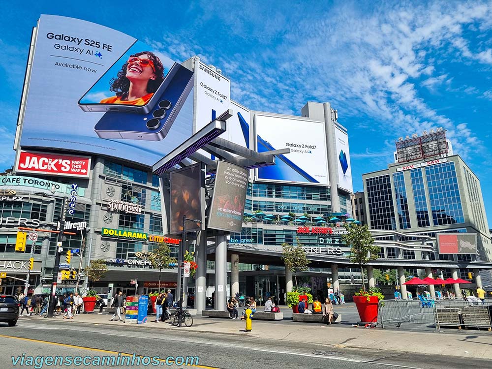 Dundas Square - Toronto