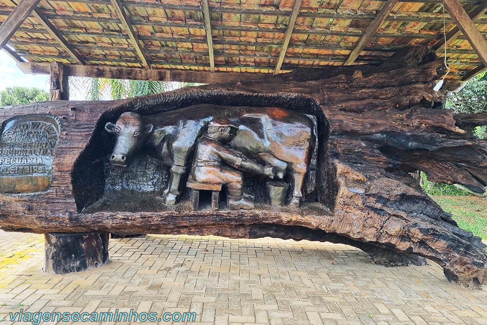 Escultura do Tronco - Porto Vitória