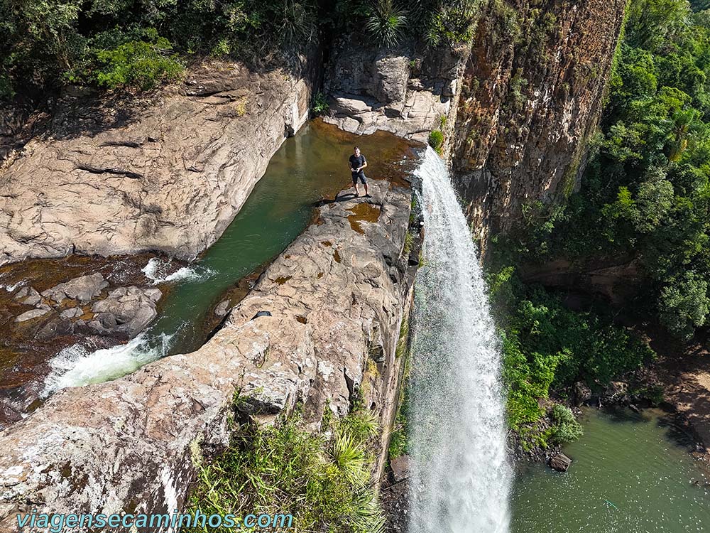 Cascata do Chuvisqueiro - piscina natural no topo