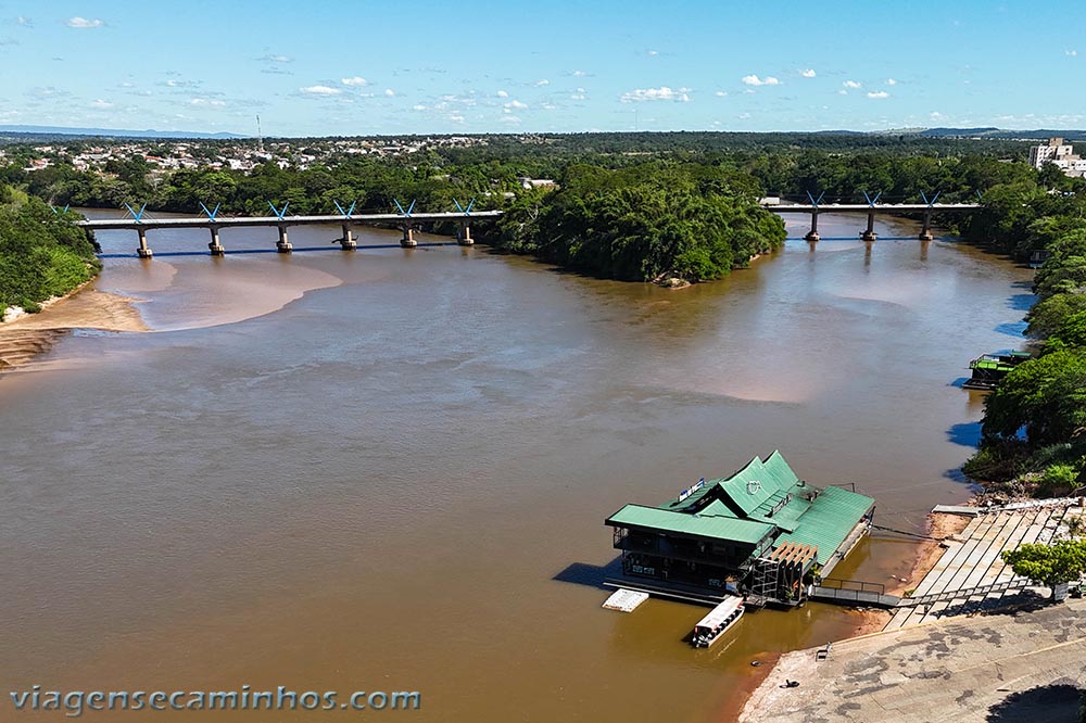 Rio Araguaia e pontes de Barra do Garças