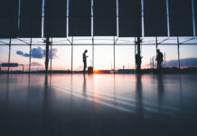 Primeira viagem internacional? Confira 7 dicas para aproveitar cada momento No aeroporto para a primeira viagem internacional