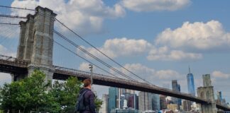 Nova York com mala de viagem