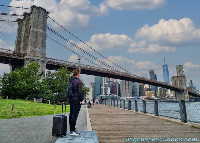 Nova York com mala de viagem Nova York com mala de viagem