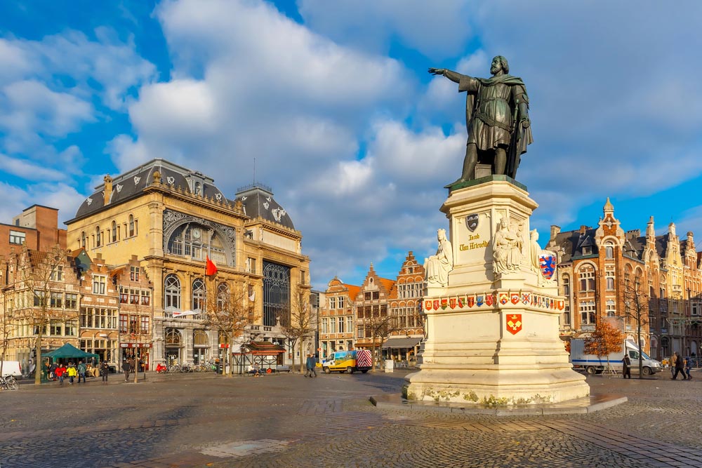 Praça Vrijdagmarkt - Gante